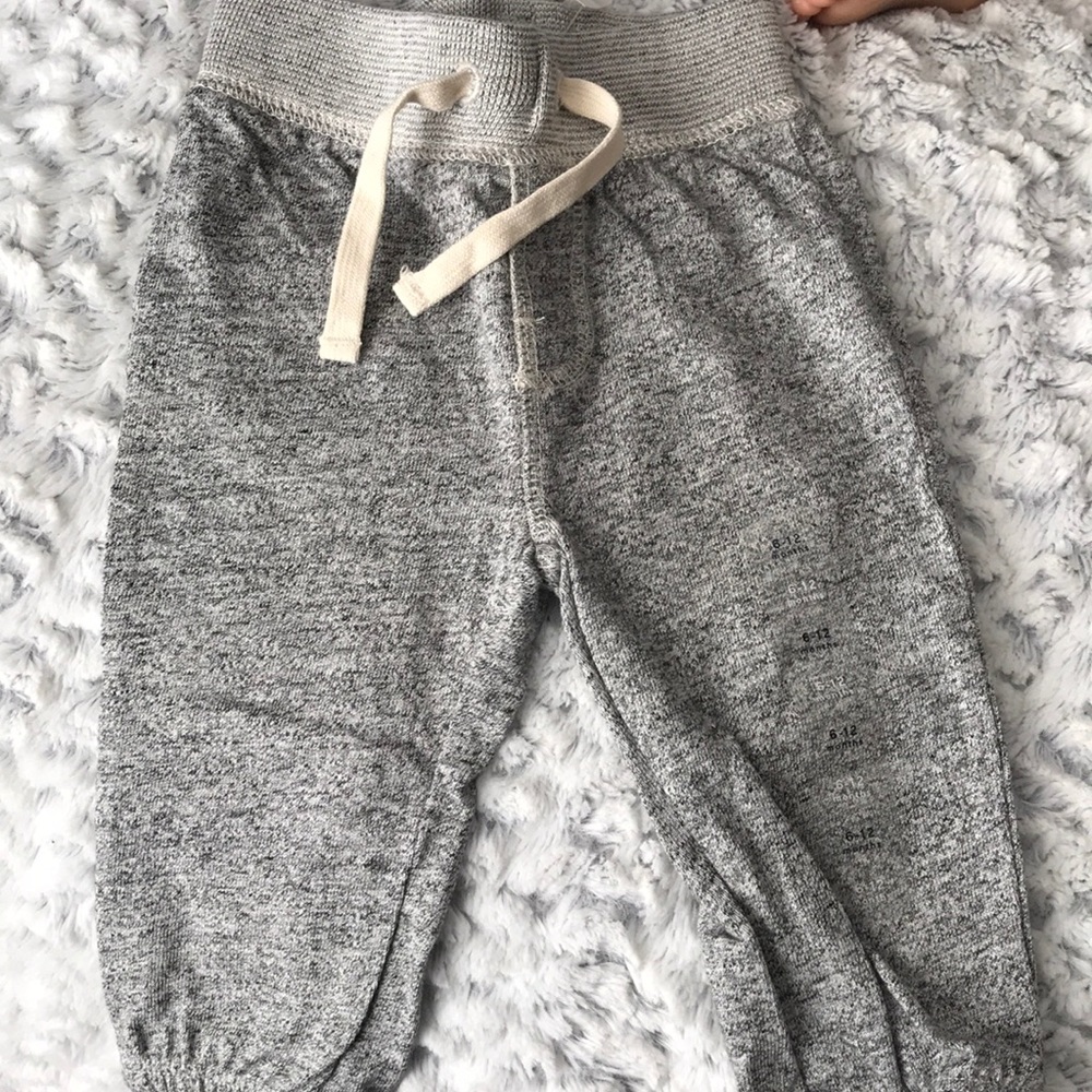 Baby Gap boys 6-12 mos grey sweatpants/jogger NWT